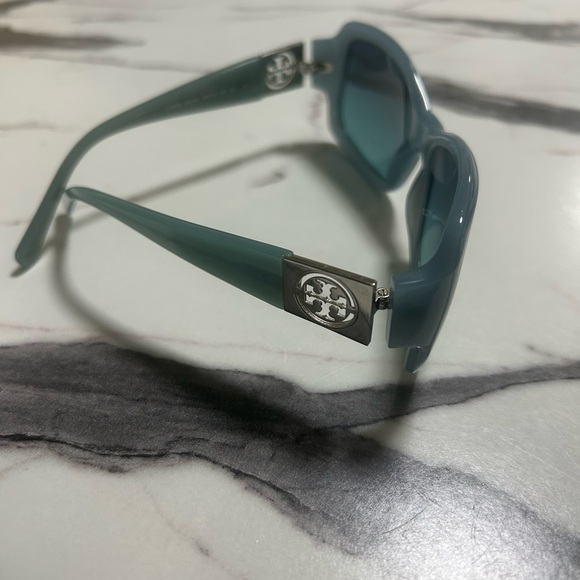 Tory Burch Teal Sunglasses with Silver Accents TY9028 w/case - Picture 4 of 6